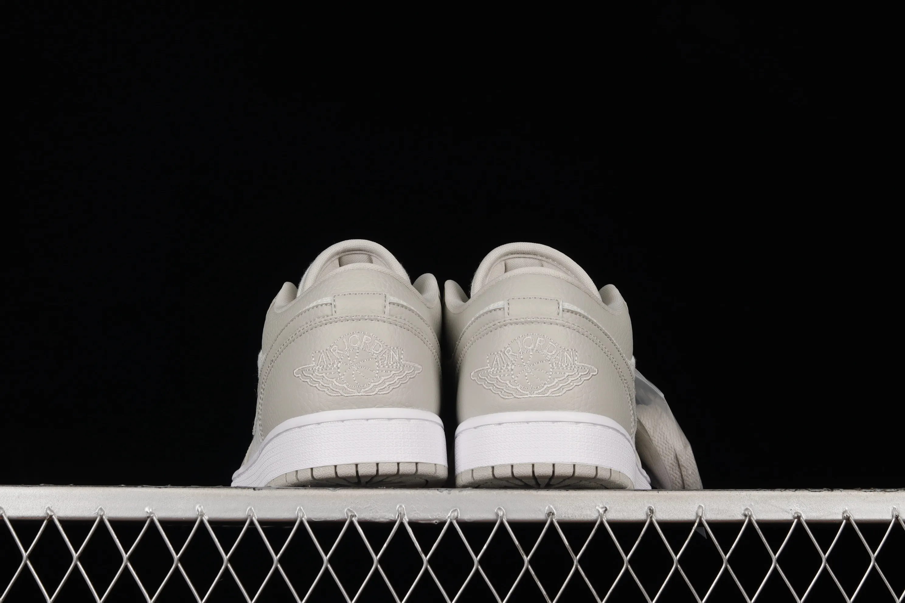 All categories Air Jordan Jordan series basketball shoes Air Jordan 1 Low Air Jordan 1 Low "Light Iron Ore" AJ1 Joe 1 gray and white powder low-top basketball shoes DQ6076-001